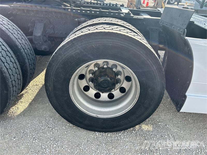 Volvo VNL860 Vetopöytäautot