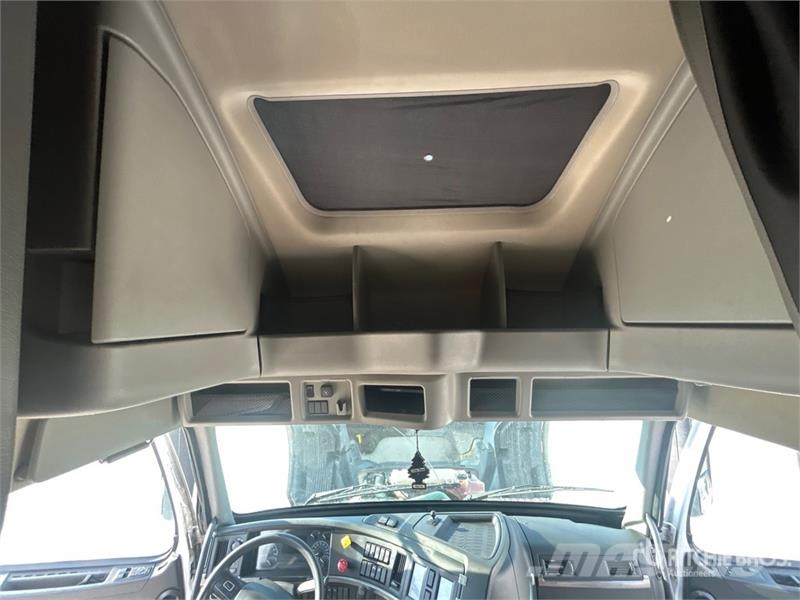 Volvo VNL860 Vetopöytäautot