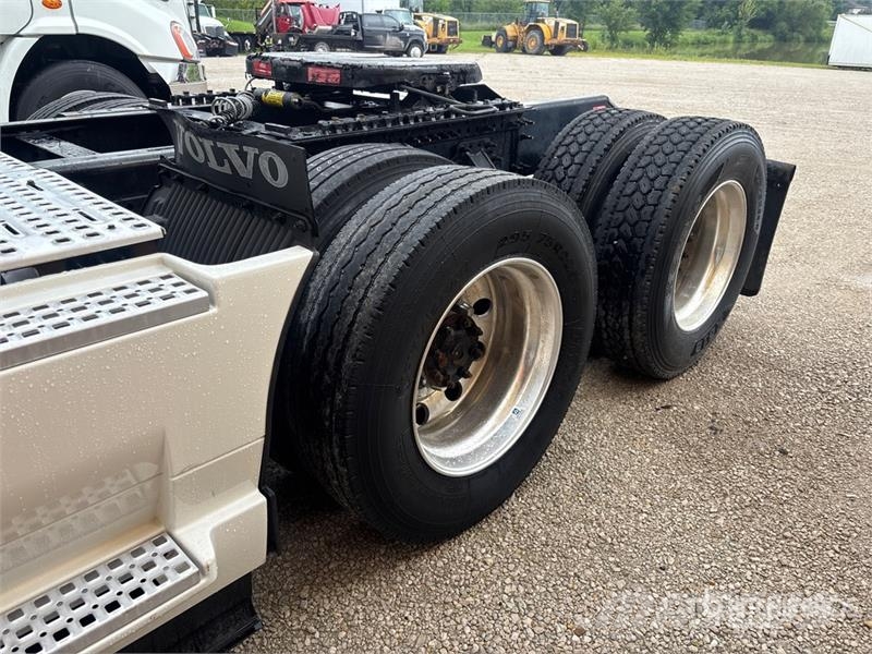 Volvo VNL860 Vetopöytäautot