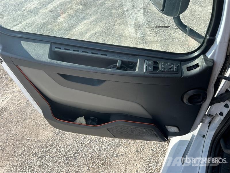 Volvo VNL860 Vetopöytäautot
