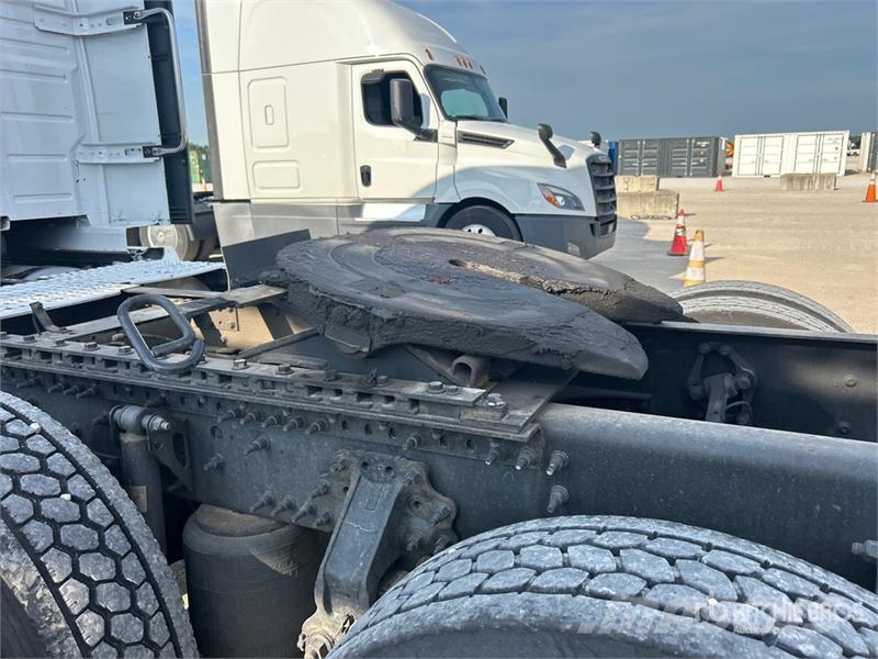Volvo VNL860 Vetopöytäautot