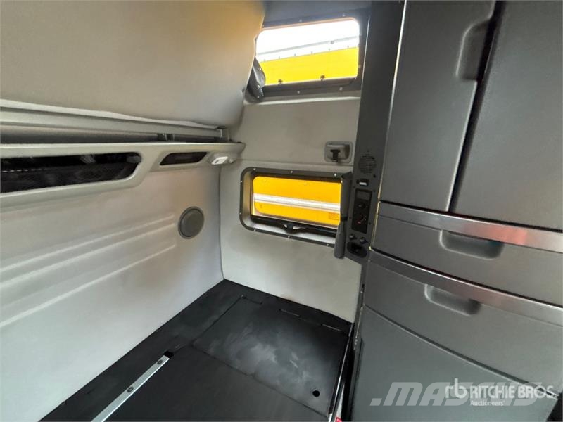 Volvo VNL860 Vetopöytäautot
