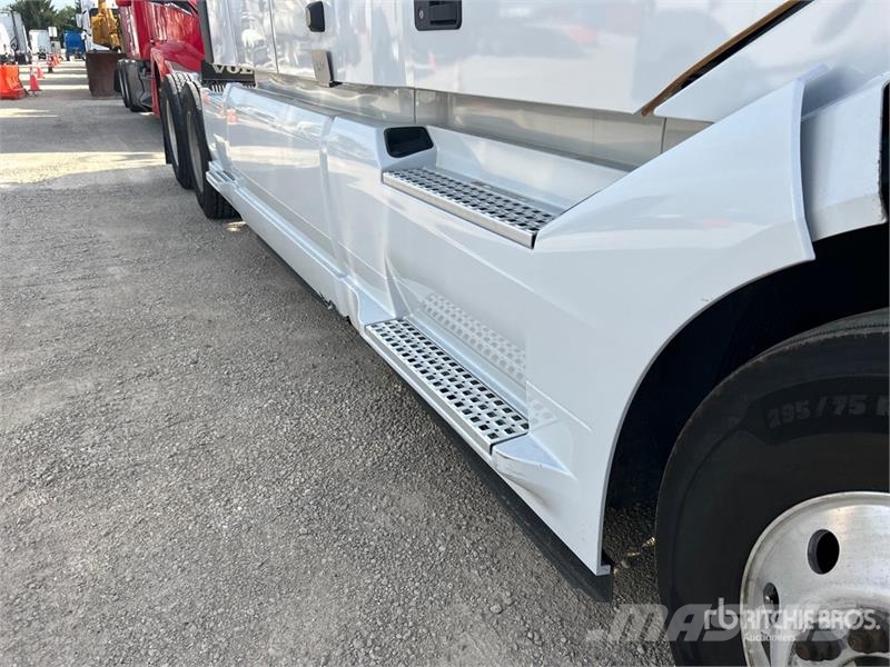 Volvo VNL860 Vetopöytäautot