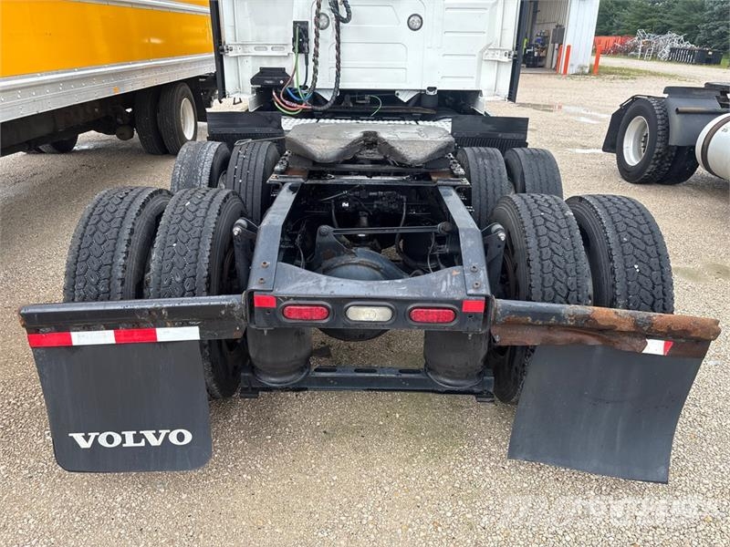 Volvo VNL860 Vetopöytäautot
