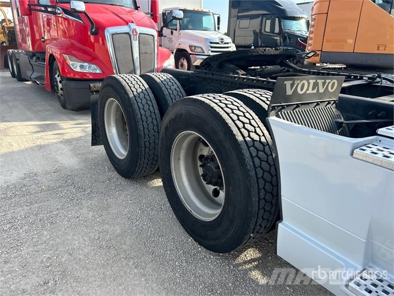 Volvo VNL860 Vetopöytäautot