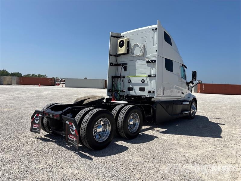 Volvo VNL860 Trekkers