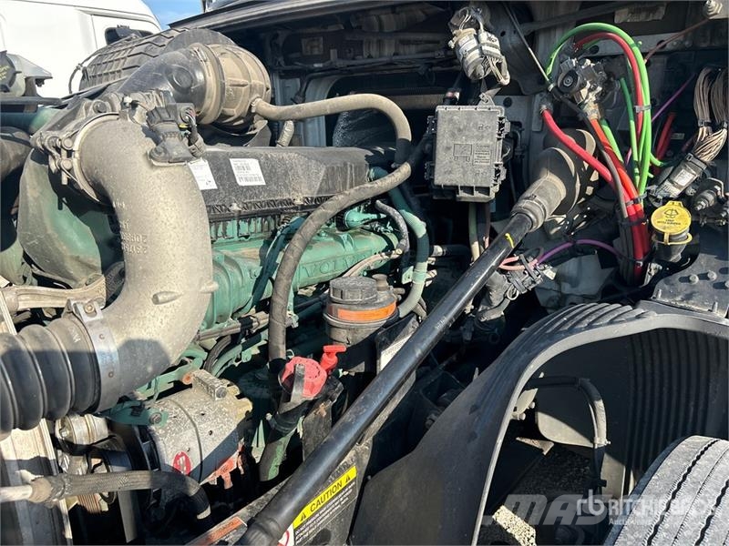 Volvo VNL860 Vetopöytäautot