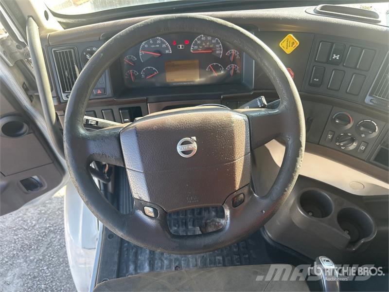 Volvo VNM 牵引车