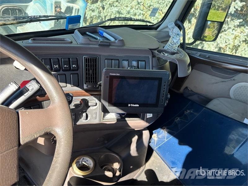 Volvo VNM Trekkers