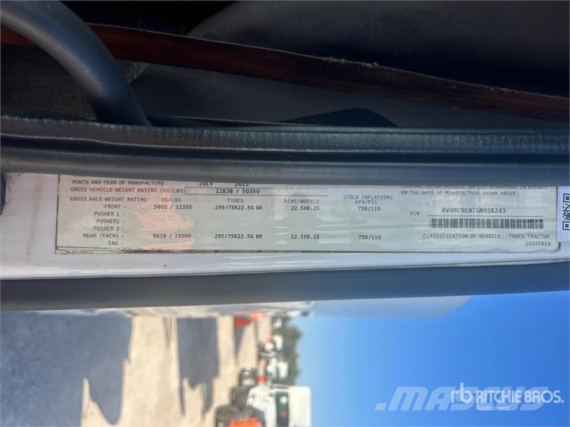 Volvo VNM 牵引车