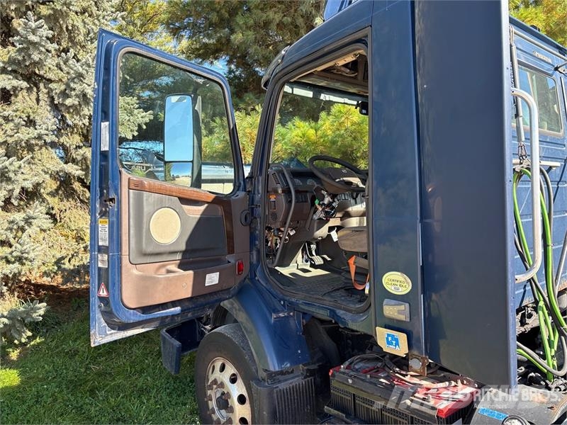 Volvo VNM Trekkers