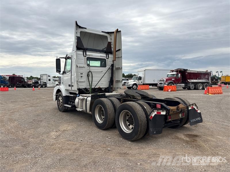 Volvo VNM Prime Movers