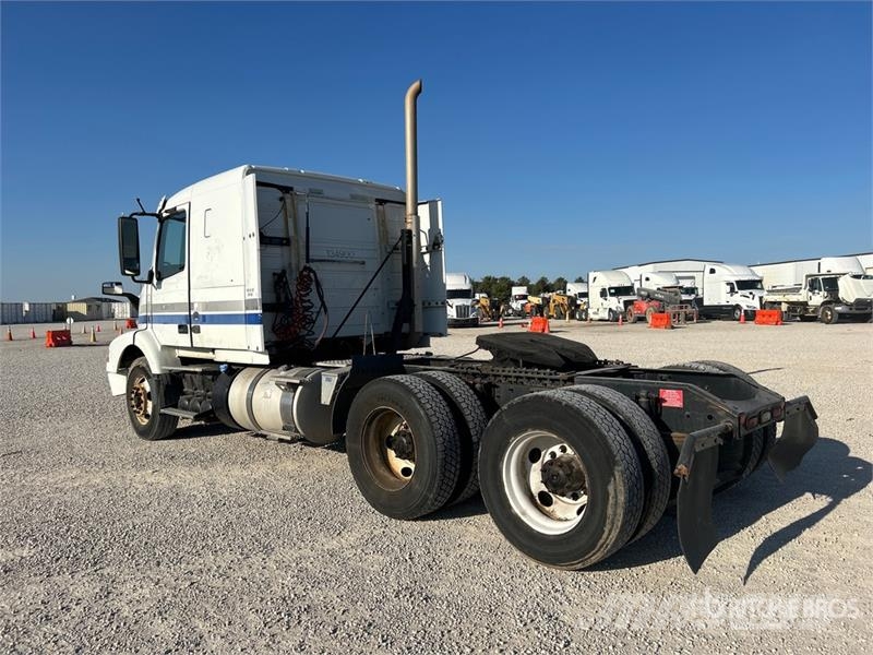 Volvo VNM 牵引车