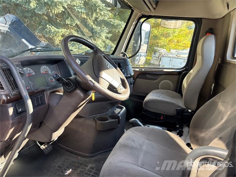 Volvo VNM Trekkers