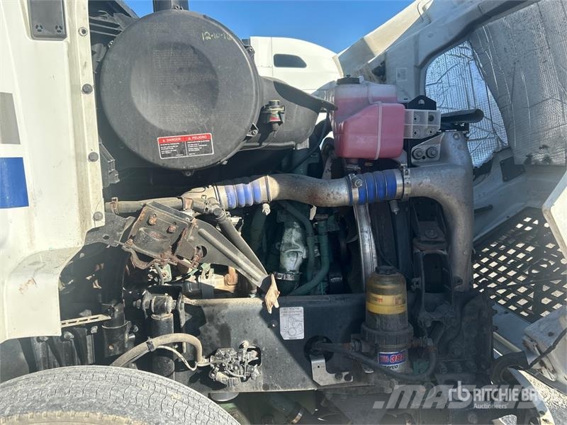 Volvo VNM 牵引车