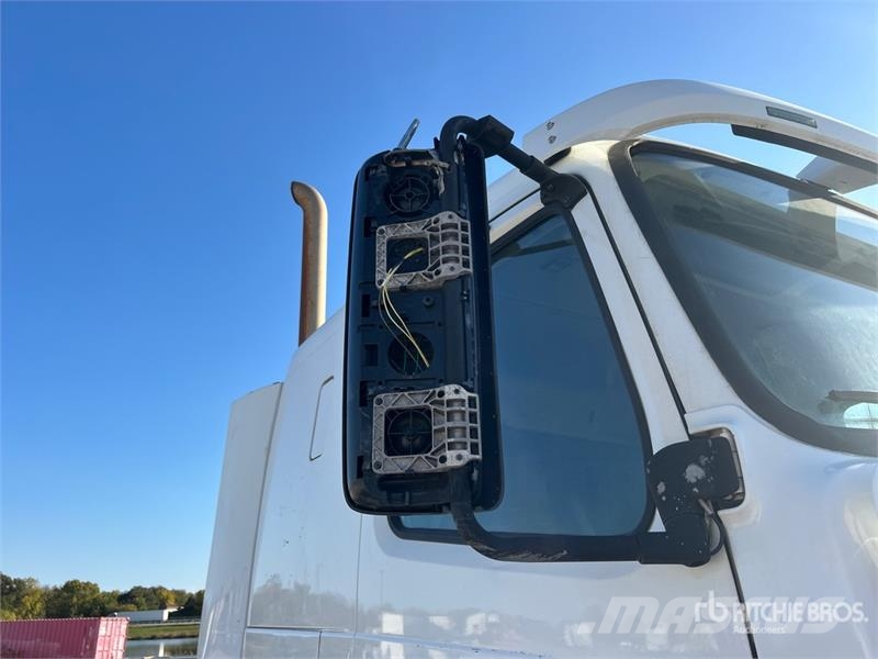 Volvo VNM 牵引车