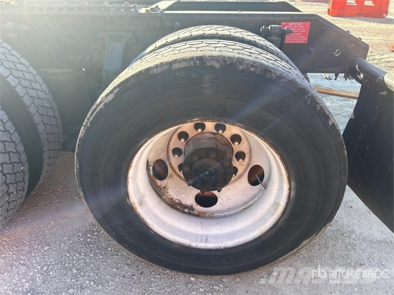 Volvo VNM 牵引车