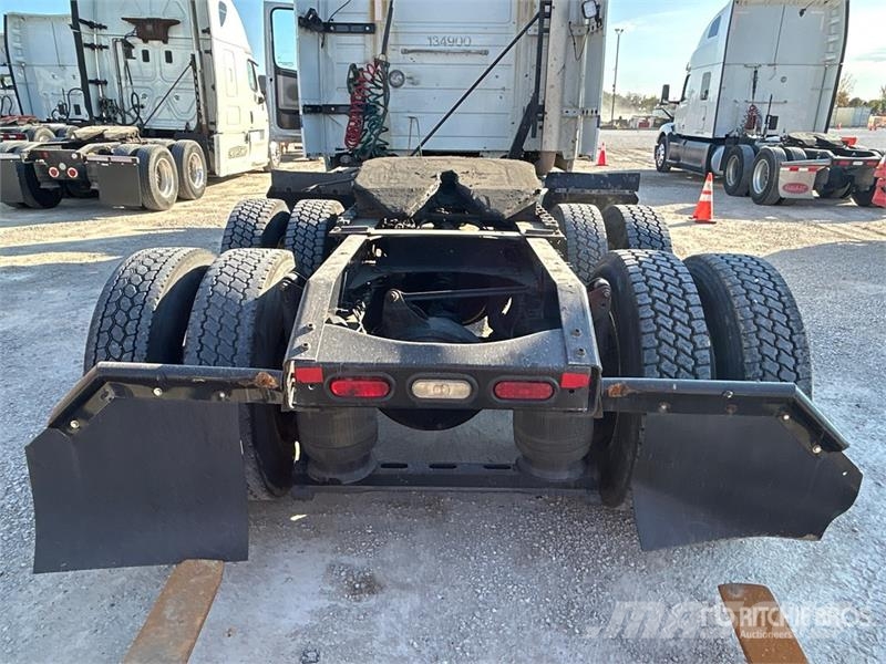 Volvo VNM 牵引车