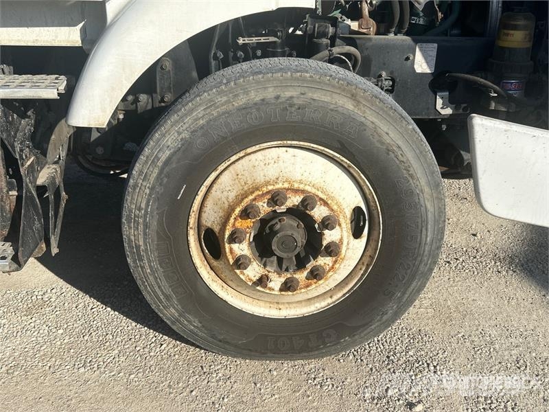 Volvo VNM 牵引车