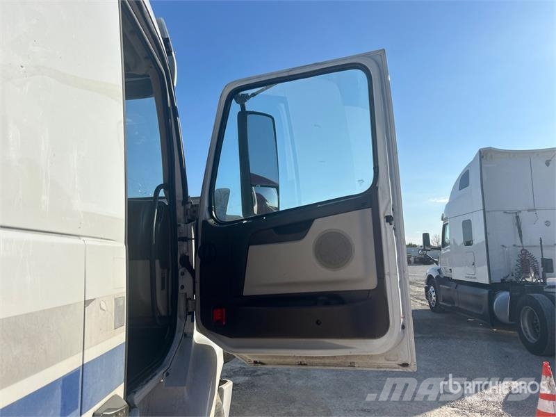 Volvo VNM 牵引车