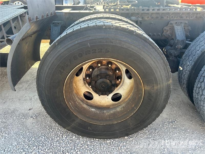 Volvo VNM 牵引车
