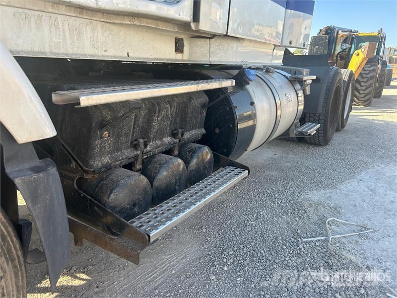 Volvo VNM 牵引车
