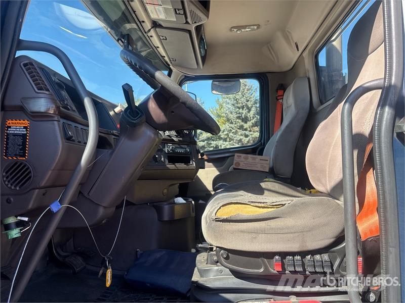 Volvo VNM Trekkers