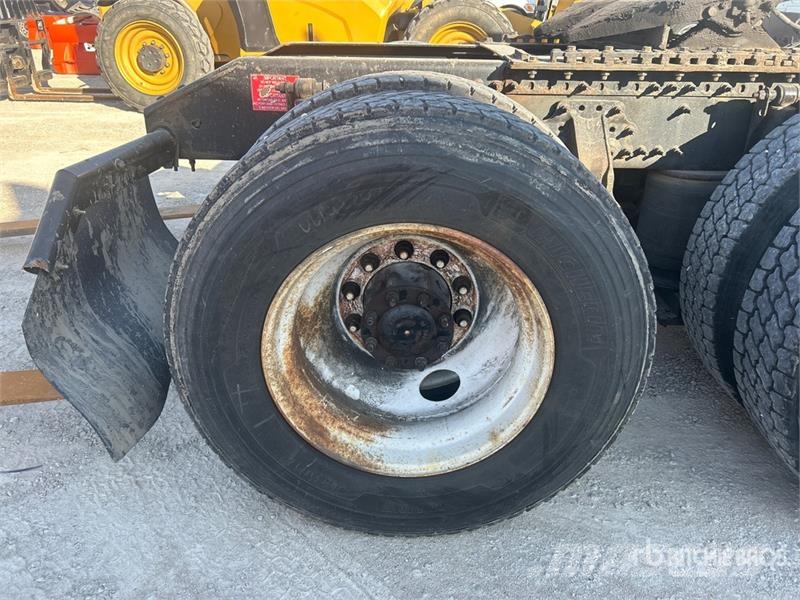 Volvo VNM 牵引车