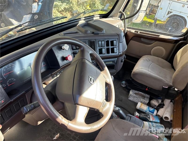 Volvo VNM Trekkers