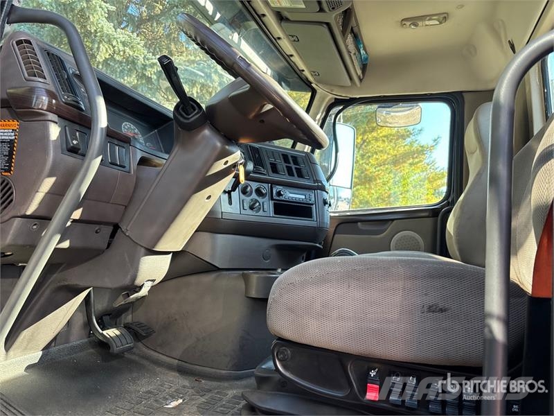Volvo VNM Trekkers