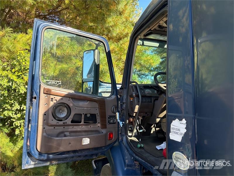 Volvo VNM Trekkers