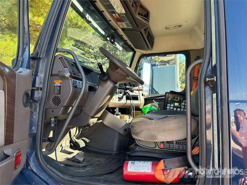 Volvo VNM Trekkers