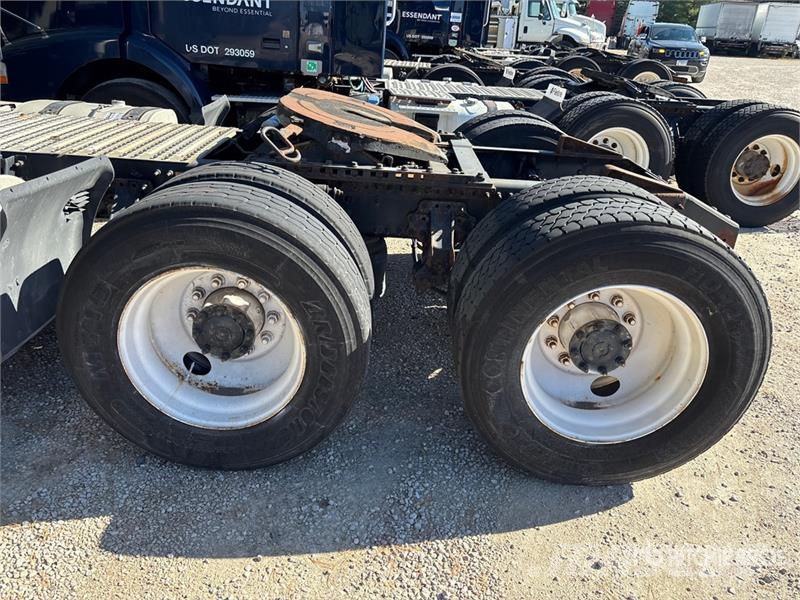 Volvo VNM Trekkers
