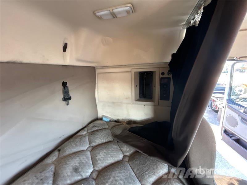 Volvo VNM 牵引车