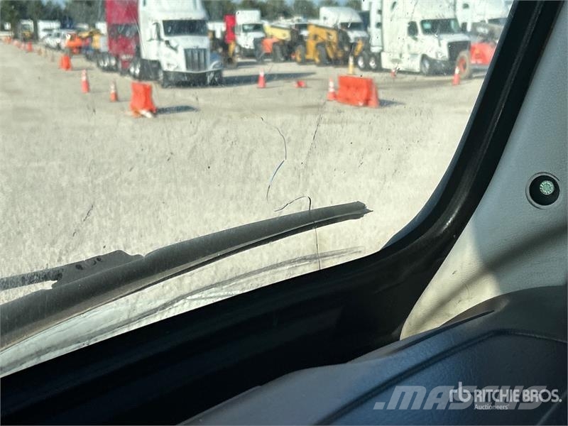 Volvo VNM 牵引车