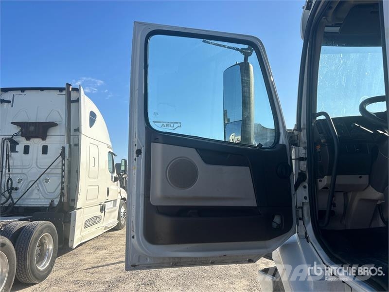 Volvo VNM 牵引车