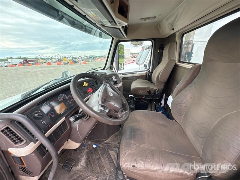 Volvo VNM Prime Movers