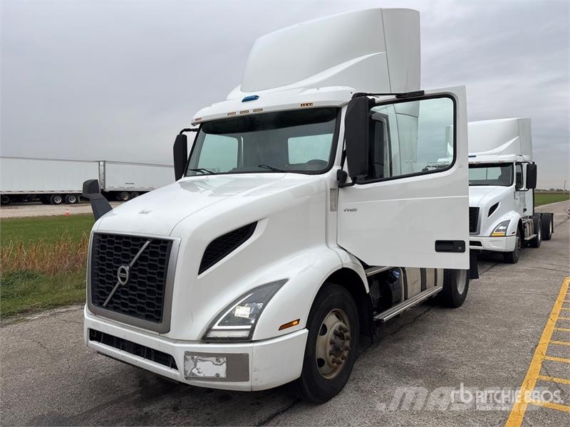 Volvo VNR 4x2 S/A Day Cab Truck Tractor Cavalos mecânicos