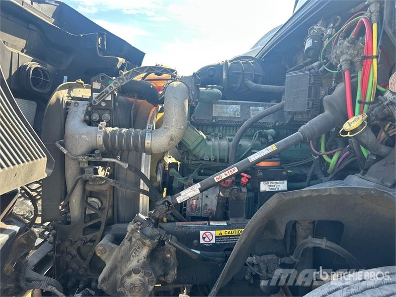Volvo VNR 6x4 T/A Day Cab Truck Tractor Trekkers