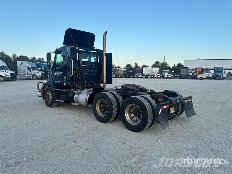 Volvo VNR 6x4 T/A Day Cab Truck Tractor Tractor Units