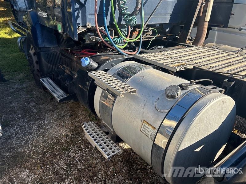 Volvo VNR 6x4 T/A Day Cab Truck Tractor Trekkers