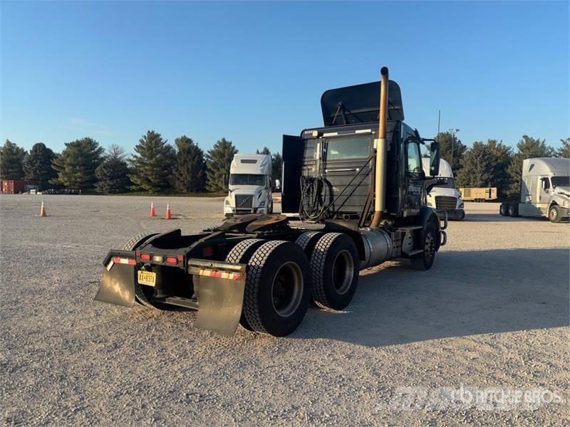 Volvo VNR 6x4 T/A Day Cab Truck Tractor Tractor Units