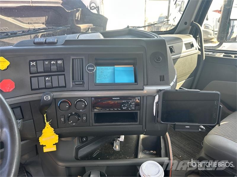 Volvo VNR 6x4 T/A Day Cab Truck Tractor Trekkers
