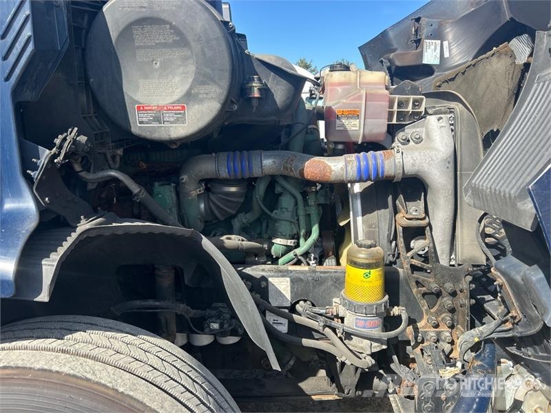 Volvo VNR 6x4 T/A Day Cab Truck Tractor Trekkers