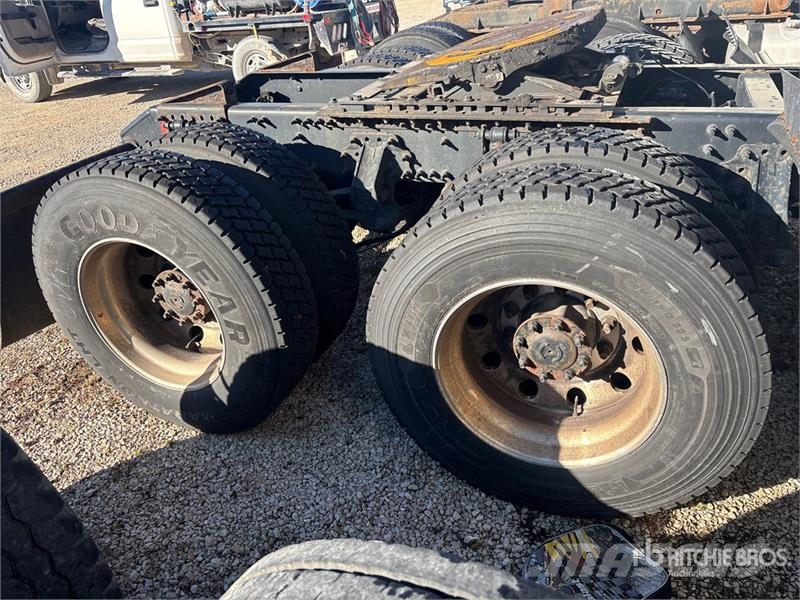 Volvo VNR 6x4 T/A Day Cab Truck Tractor Trekkers