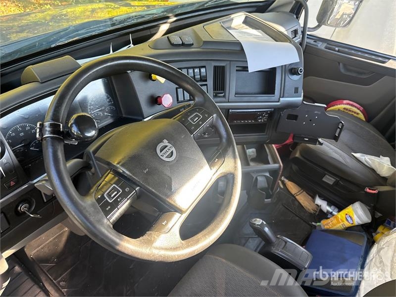 Volvo VNR 6x4 T/A Day Cab Truck Tractor Trekkers