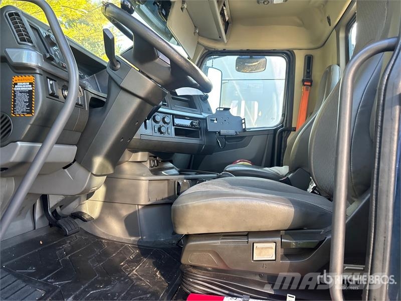 Volvo VNR 6x4 T/A Day Cab Truck Tractor Trekkers