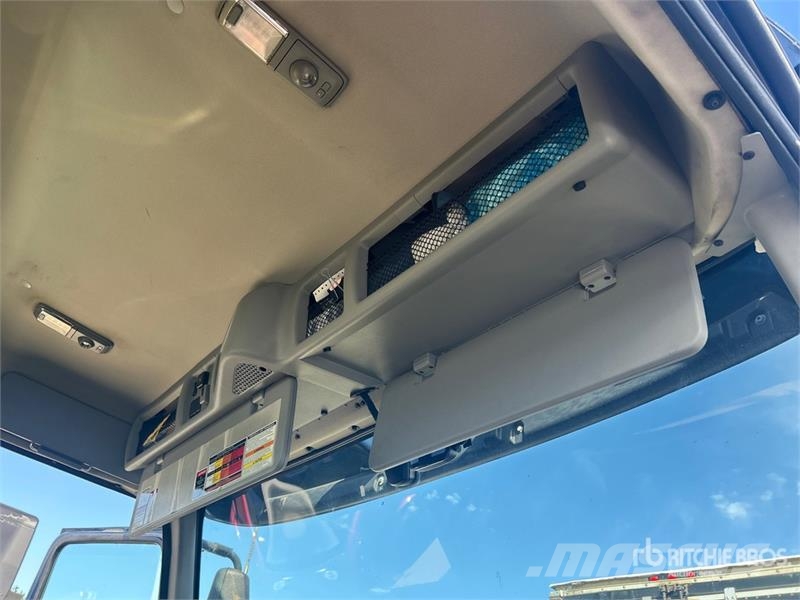 Volvo VNR 6x4 T/A Day Cab Truck Tractor Trekkers