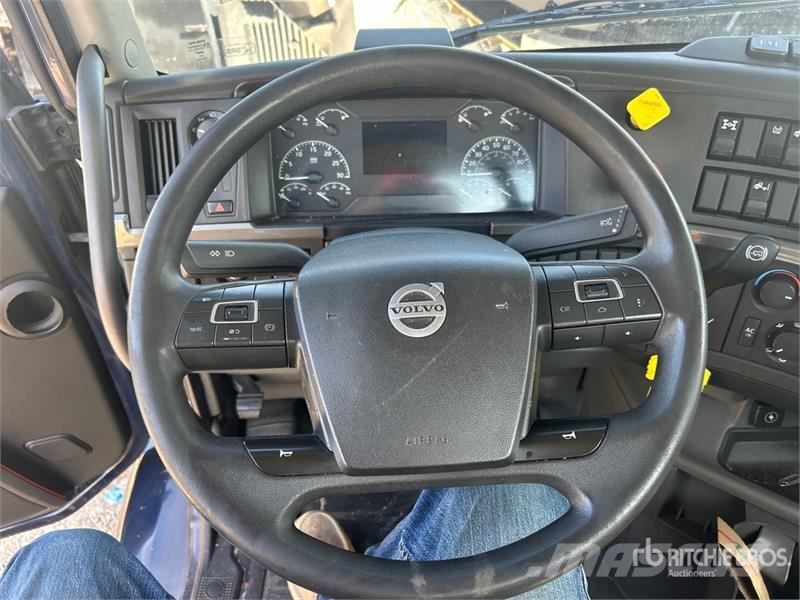 Volvo VNR 6x4 T/A Day Cab Truck Tractor Trekkers