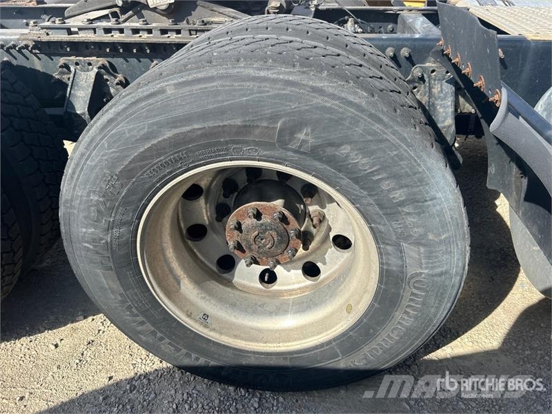 Volvo VNR 6x4 T/A Day Cab Truck Tractor Trekkers